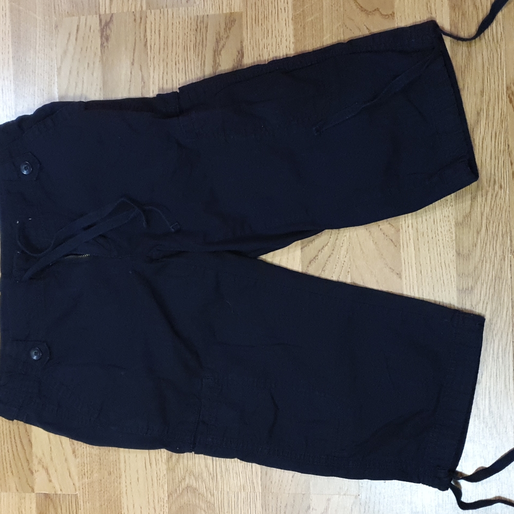 Calvin Klein black capri pants